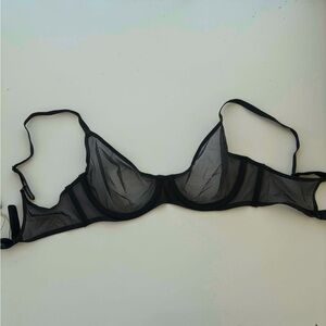 SKIMS ultra fine mesh “SCOOP BRA” in limited edition color: ONYX. Size: 34C